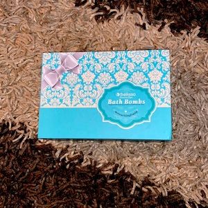 Bellisso moisturizing mild bath bombs set of six like new